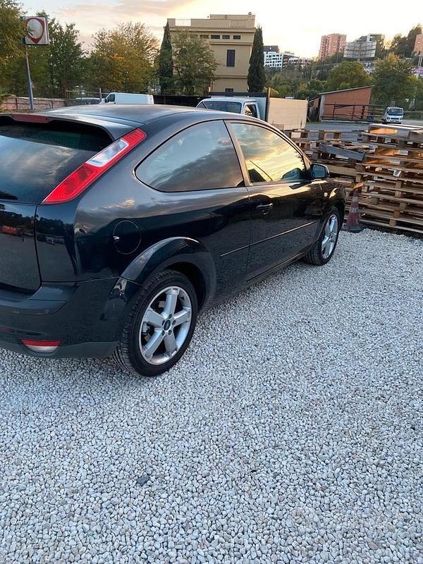 Usata Ford Focus 90 CV (66 kW) 2007 Nero Berlina