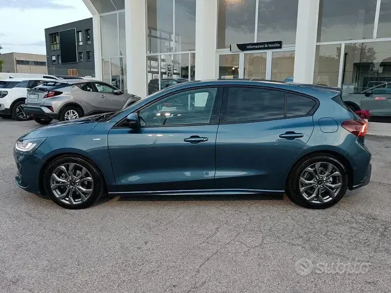 Usata Ford Focus ST-Line 116 CV (85 kW) 2024 Blu Berlina
