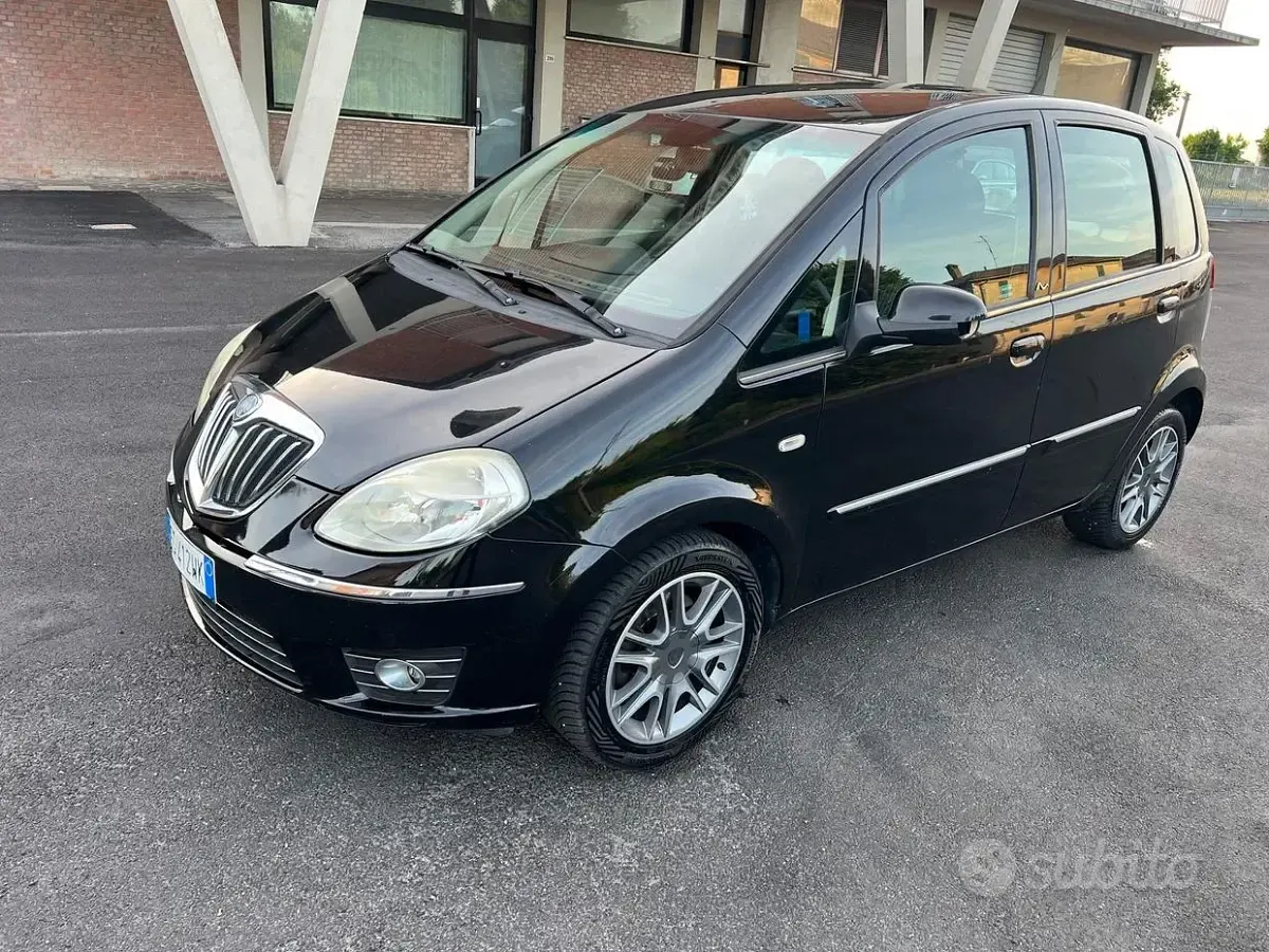 Usata Lancia Musa 95 CV (69 kW) 2011 Nero Monovolume