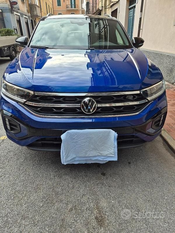 Usata VW T-Roc R-line 150 CV (110 kW) 2024 Blu SUV