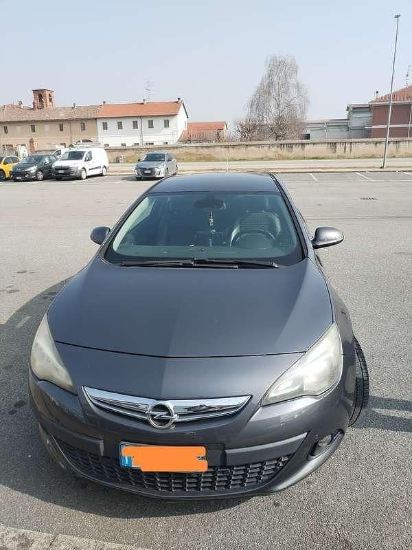 Usata Opel Astra GTC Cosmo 131 CV (96 kW) 2012 Berlina