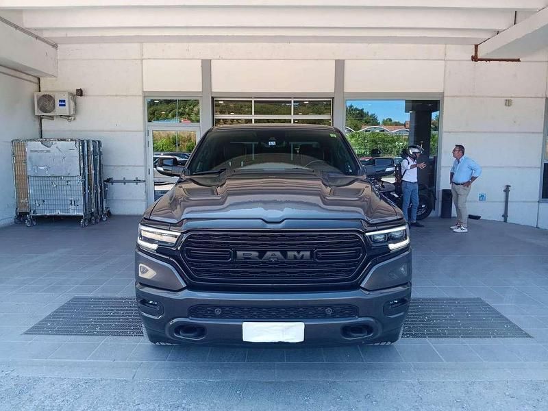 Usata RAM 1500 394 CV (289 kW) 2022 Grigio scuro Pick-up