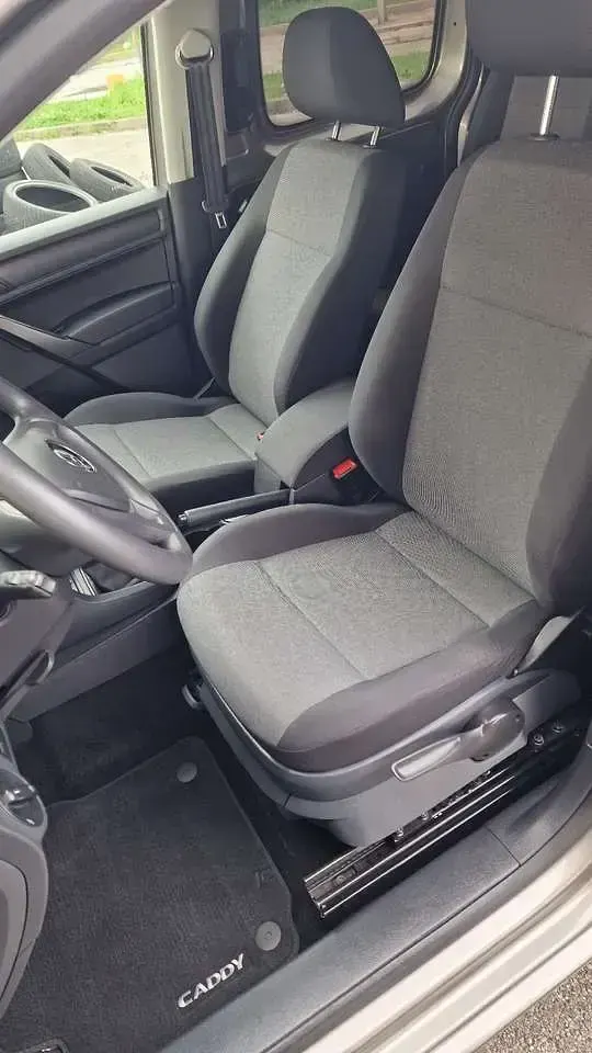 Usata VW Caddy 102 CV (75 kW) 2019 Grigio Monovolume