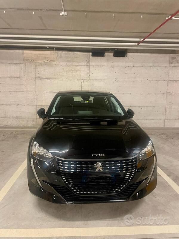 Usata Peugeot 208 102 CV (75 kW) 2023 Nero Utilitaria