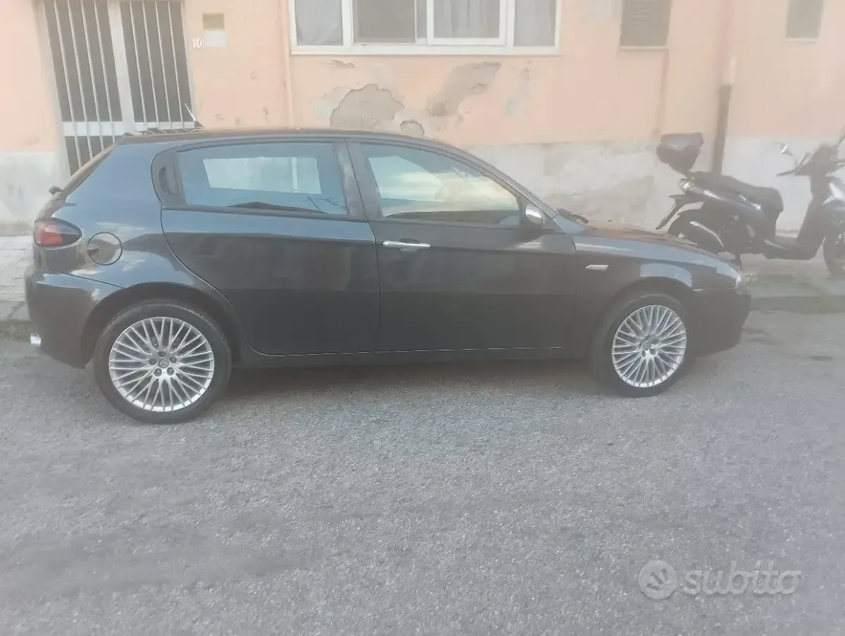 Usata Alfa Romeo 147 120 CV (88 kW) 2007 Utilitaria