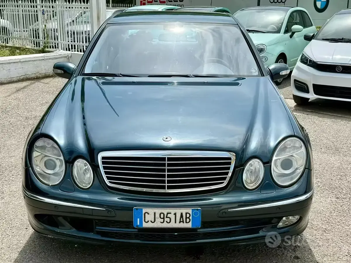Usata Mercedes E270 Avantgarde 177 CV (130 kW) 2004 Blu Berlina