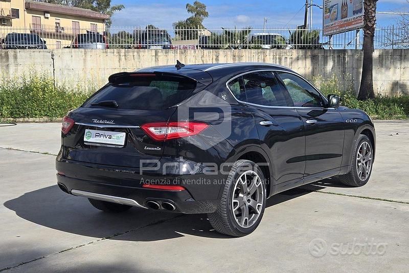 Usata Maserati Levante 275 CV (202 kW) 2016 Nero SUV