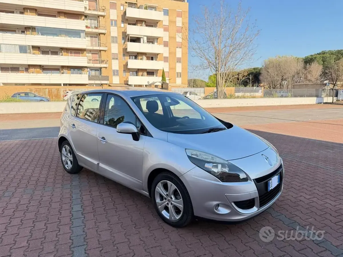 Usata Renault Scénic Luxe 110 CV (80 kW) 2009 Grigio Monovolume