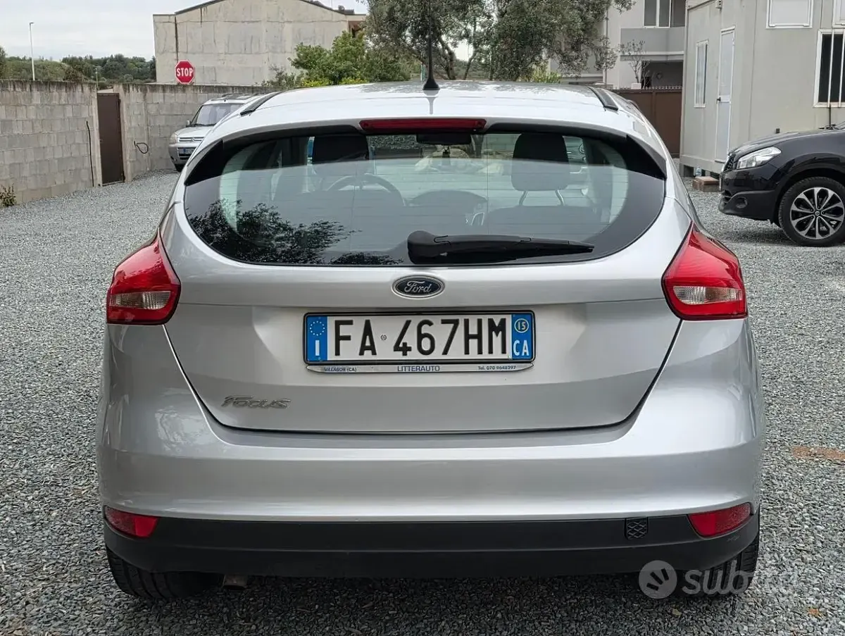 Usata Ford Focus 95 CV (69 kW) 2015 Grigio Berlina