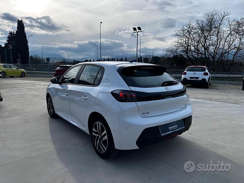 Usata Peugeot 208 Active 101 CV (74 kW) 2023 Bianco Utilitaria