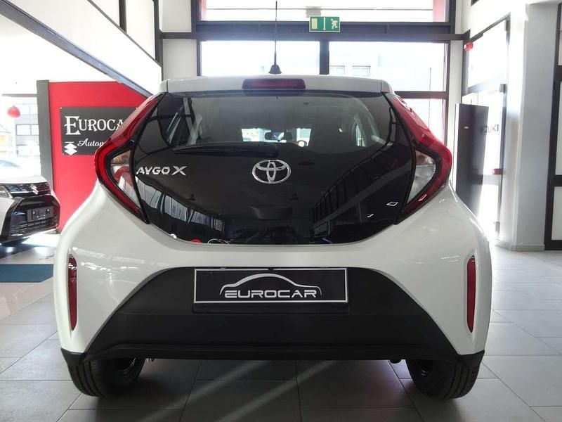 Uusi Toyota Aygo X Active 72 HP (52 kW) 2026 Valkoinen Katumaasturi