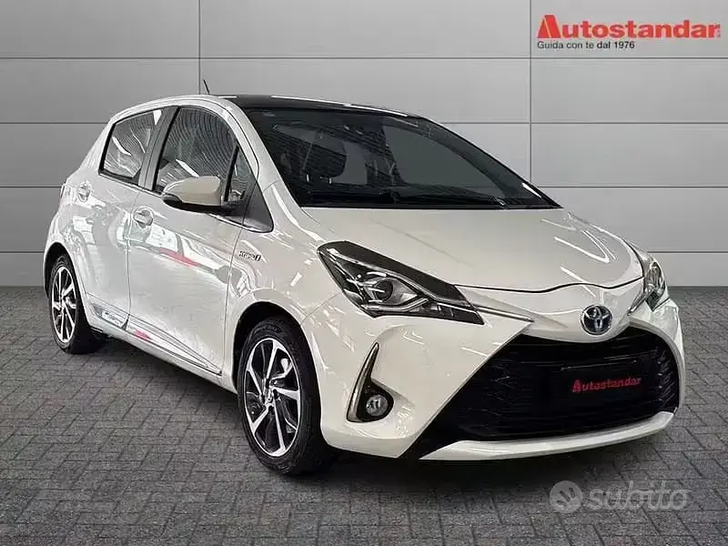 Usata Toyota Yaris Hybrid Style 101 CV (74 kW) 2017 Bianco Berlina