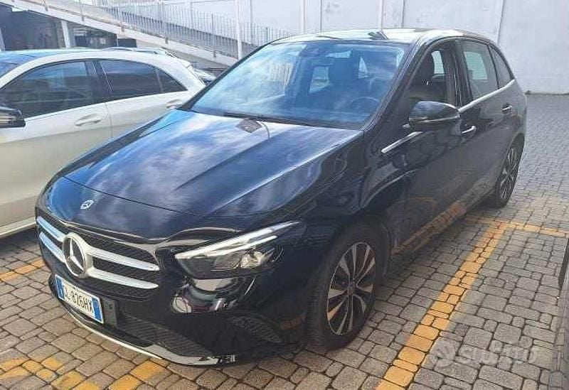 Usata Mercedes B180 116 CV (85 kW) 2022 Nero Monovolume