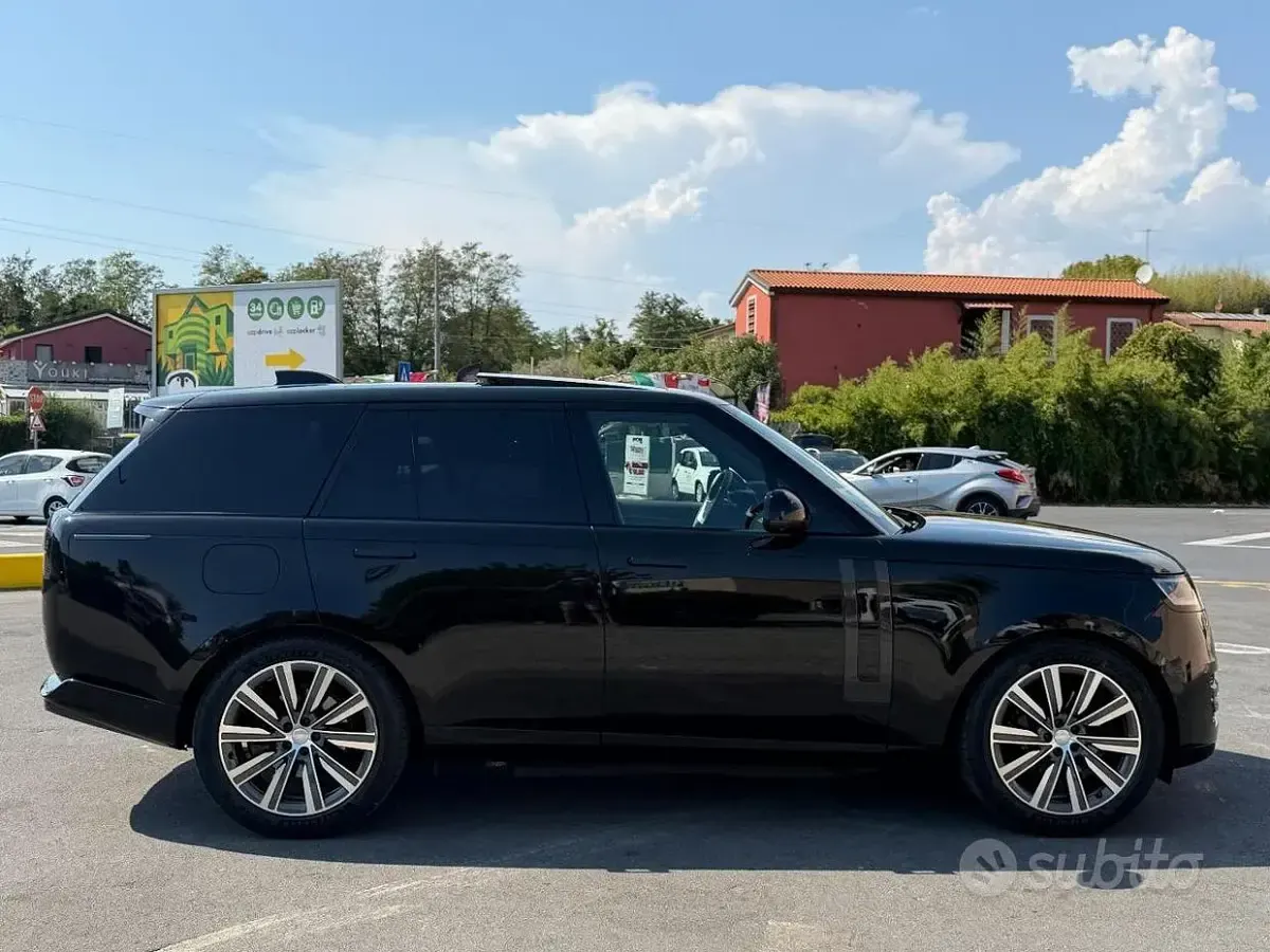 Usata Land Rover Range Rover HSE 400 CV (294 kW) 2025 Nero SUV