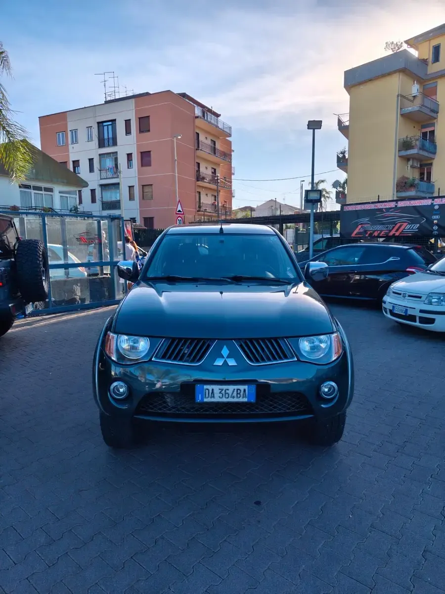 Usata Mitsubishi L200 Intense 136 CV (100 kW) 2007 Verde Pick-up