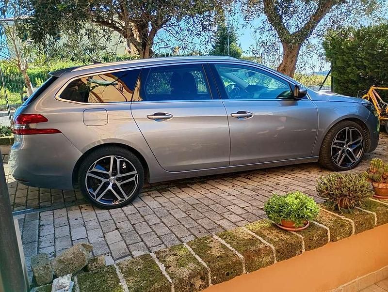 Usata Peugeot 308 SW Allure 131 CV (96 kW) 2018 Station wagon