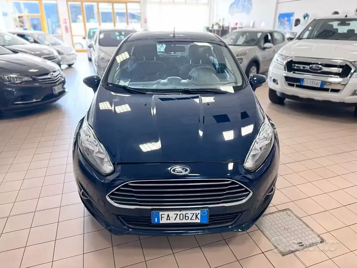 Usata Ford Fiesta 60 CV (44 kW) 2015 Blu Utilitaria