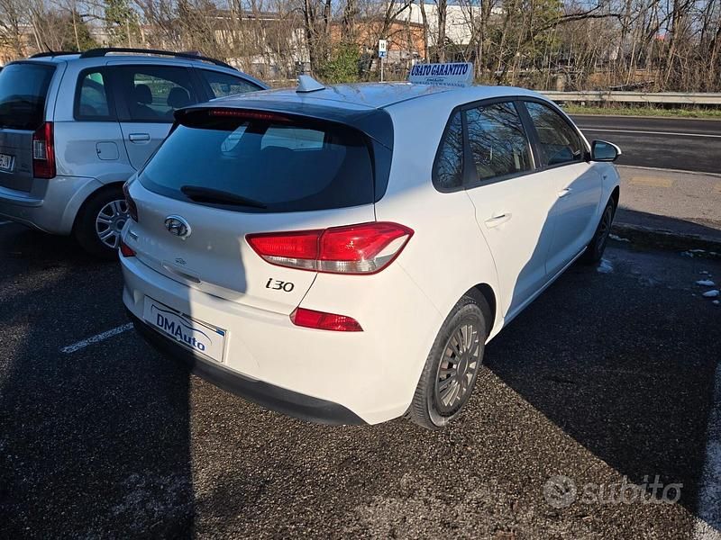 Usata Hyundai i30 GO! 99 CV (72 kW) 2018 Bianco Berlina