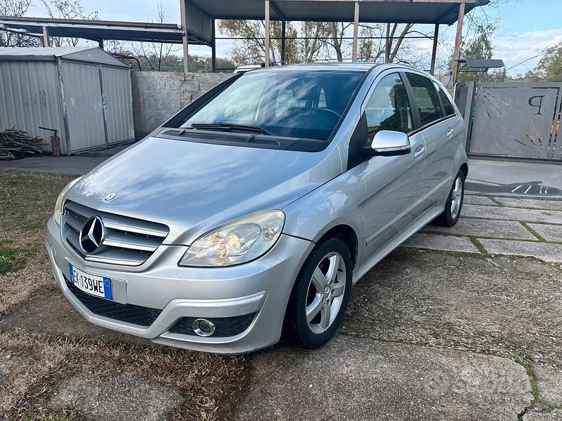 Usata Mercedes B180 2009 Grigio Monovolume