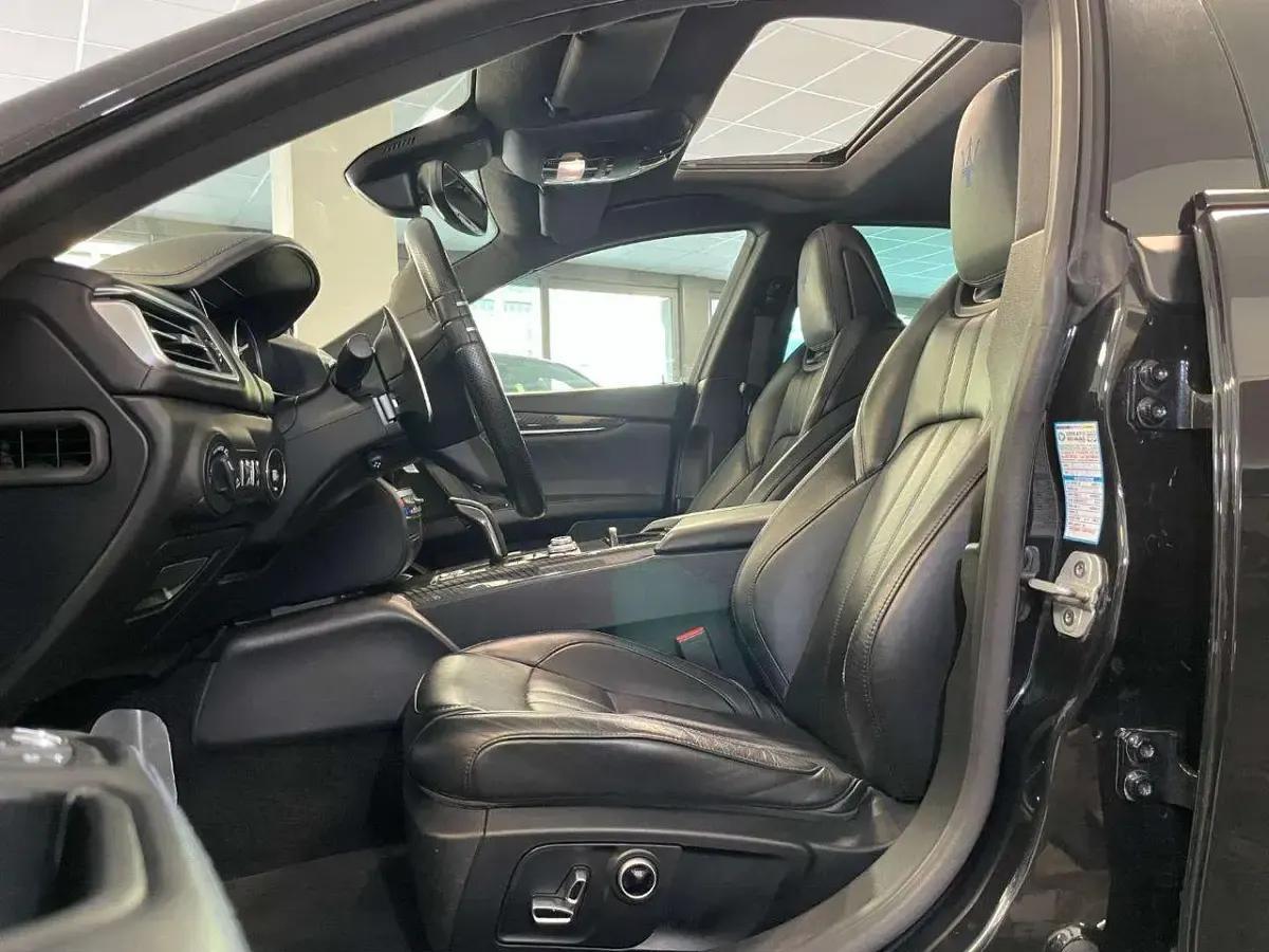 Begagnad Maserati GranSport 330 HK (242 kW) 2020 Svart Sedan