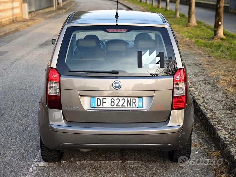 Usata Fiat Idea 95 CV (69 kW) 2007 Grigio Monovolume