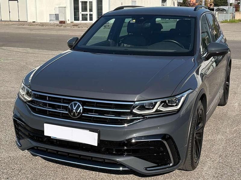 Usata VW Tiguan R-line 150 CV (110 kW) 2022 Grigio SUV