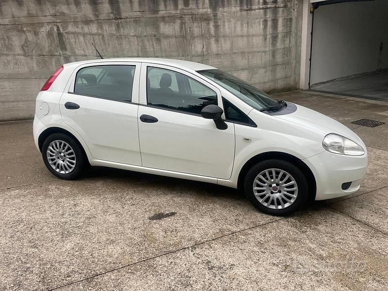 Usata Fiat Punto Classica 69 CV (50 kW) 2010 Bianco Berlina