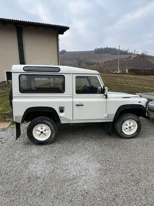 Usata Land Rover Defender 86 CV (63 kW) 1988 Bianco Station wagon