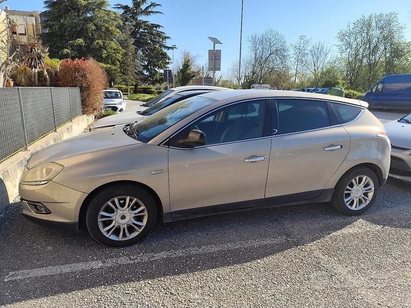 Usata Lancia Delta 120 CV (88 kW) 2011 Grigio Utilitaria