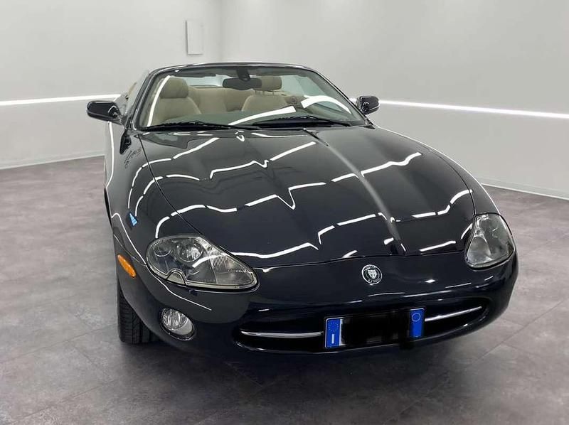 Usata Jaguar XK8 298 CV (219 kW) 2003 Nero Cabrio
