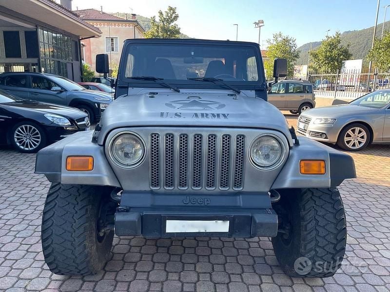Grigio Usata 1998 Jeep Wrangler SUV | 13.500 € (Buon prezzo) - Immagine 1/4