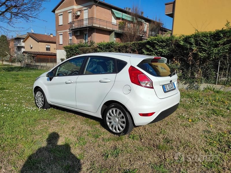 Usata Ford Fiesta 95 CV (69 kW) 2016 Bianco Berlina