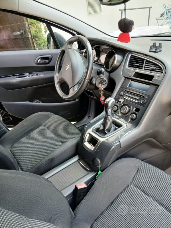 Usata Peugeot 5008 120 CV (88 kW) 2011 Nero Monovolume