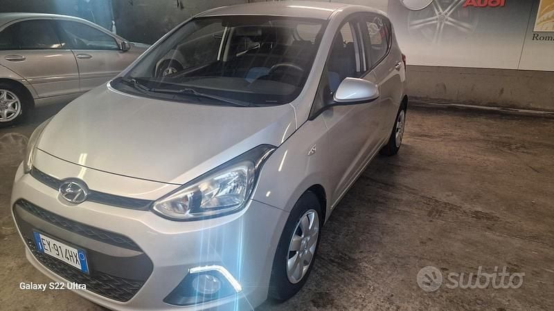 Usata Hyundai i10 Comfort 69 CV (50 kW) 2014 Grigio Utilitaria