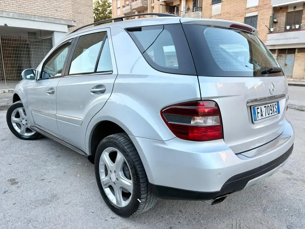 Usata Mercedes ML320 224 CV (164 kW) 2008 Argento SUV