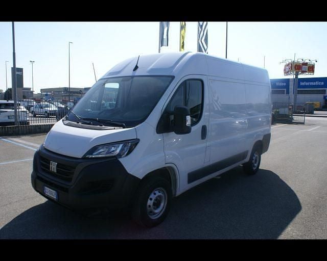 Usata Fiat Ducato 140 CV (102 kW) 2024 Bianco / pastello Furgone