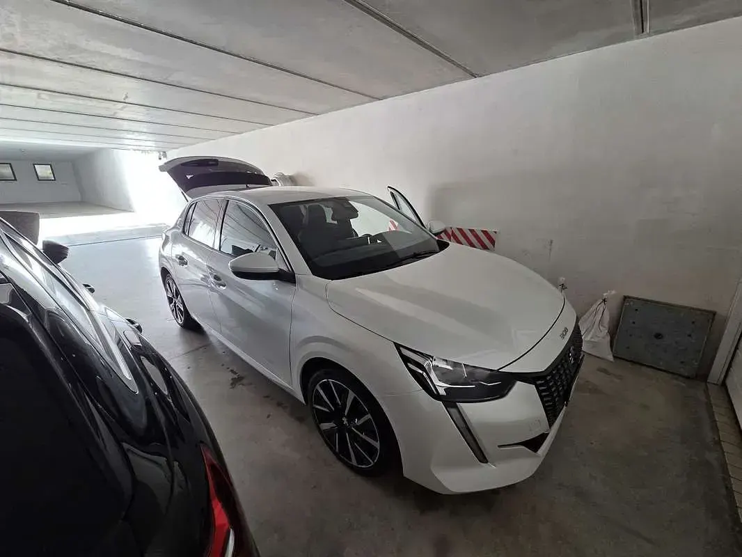 Usata Peugeot 208 Allure 101 CV (74 kW) 2020 Utilitaria