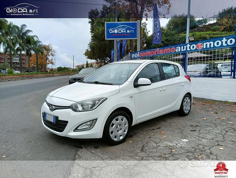 Usata Hyundai i20 84 CV (61 kW) 2014 Bianco Utilitaria