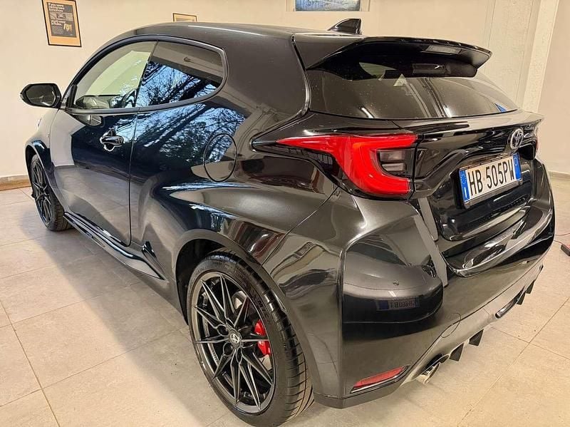 Usata Toyota Yaris 261 CV (191 kW) 2023 Precious black Utilitaria