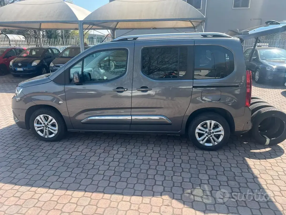 Usata Toyota Proace Verso Executive 131 CV (96 kW) 2021 Grigio Station wagon