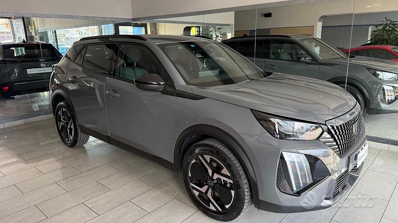 Usata Peugeot 2008 Allure 131 CV (96 kW) 2023 Grigio SUV