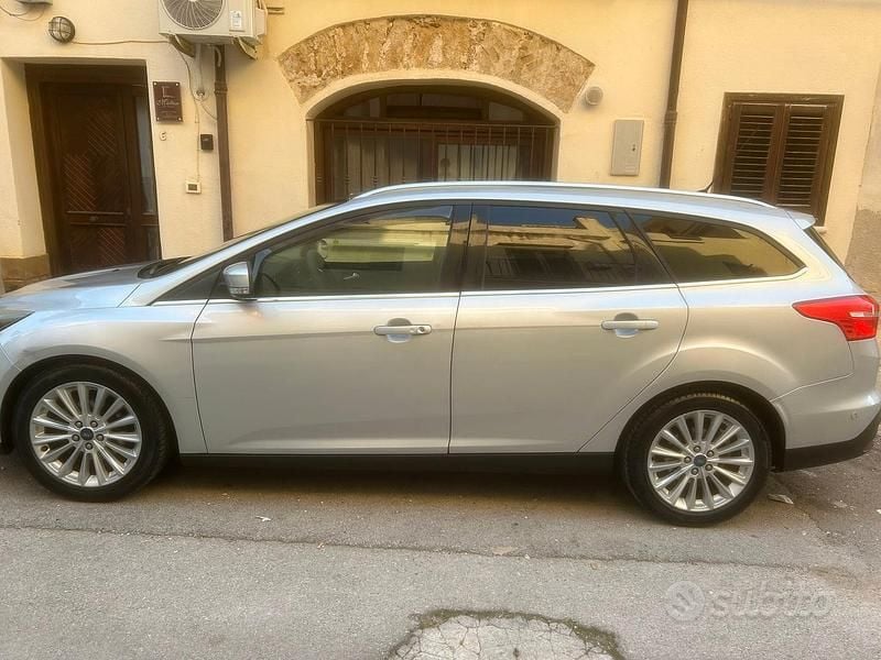 Usata Ford Focus Titanium 125 CV (91 kW) 2015 Grigio Station wagon