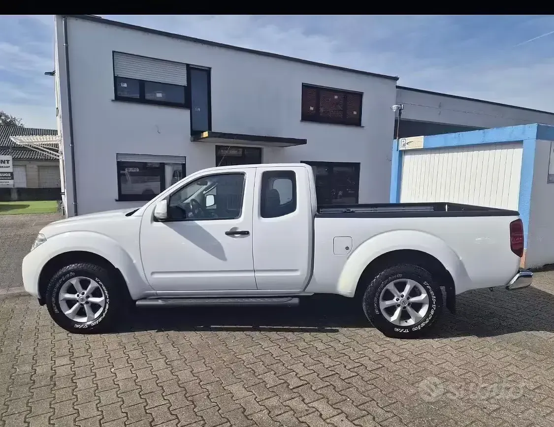 Käytetty Nissan Navara 190 HP (139 kW) 2015 Valkoinen Nouto