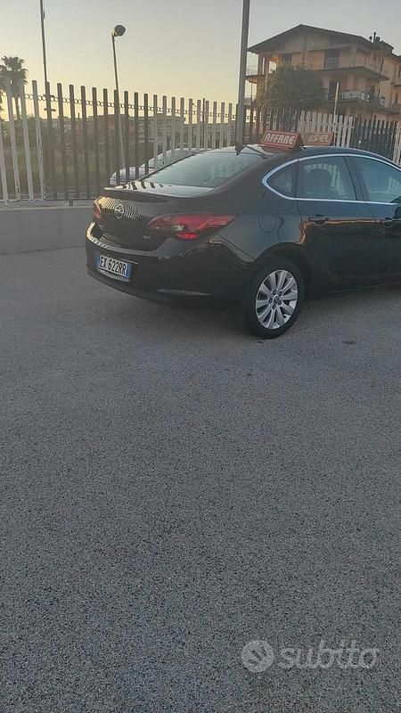 Usata Opel Astra 110 CV (80 kW) 2015 Nero Berlina