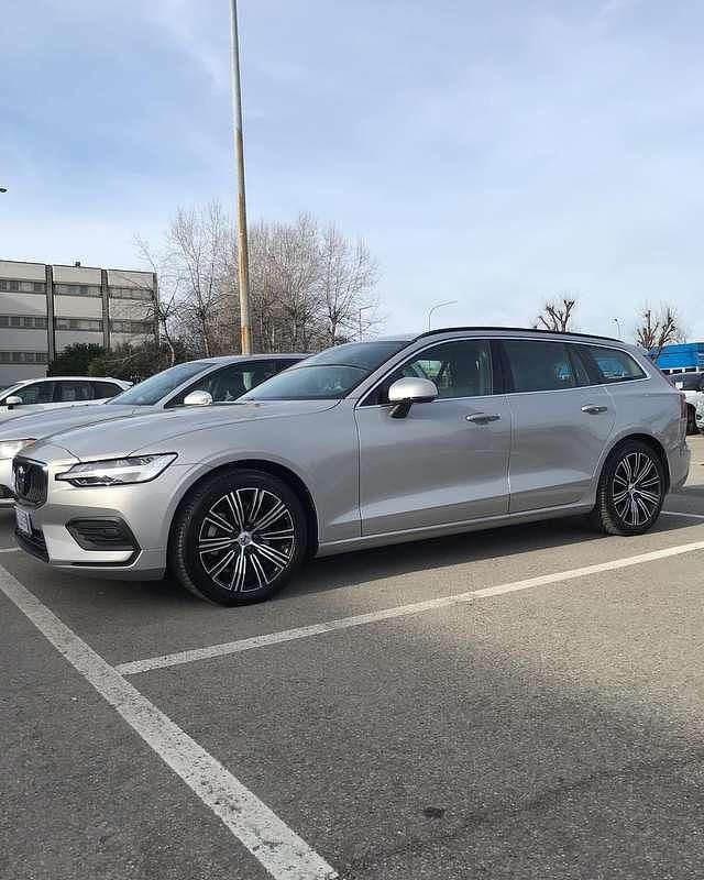 Argento Usata 2022 Volvo V60 Core Station wagon | 27.000 € (Super prezzo) - Immagine 1/3