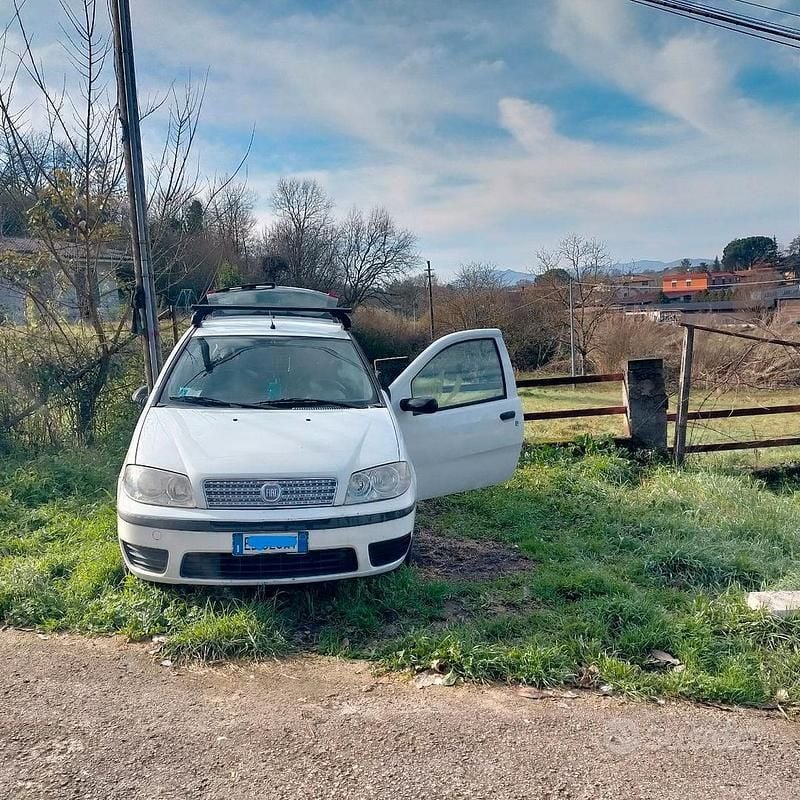 Usata Fiat Punto Classica 77 CV (56 kW) 2010 Bianco Utilitaria