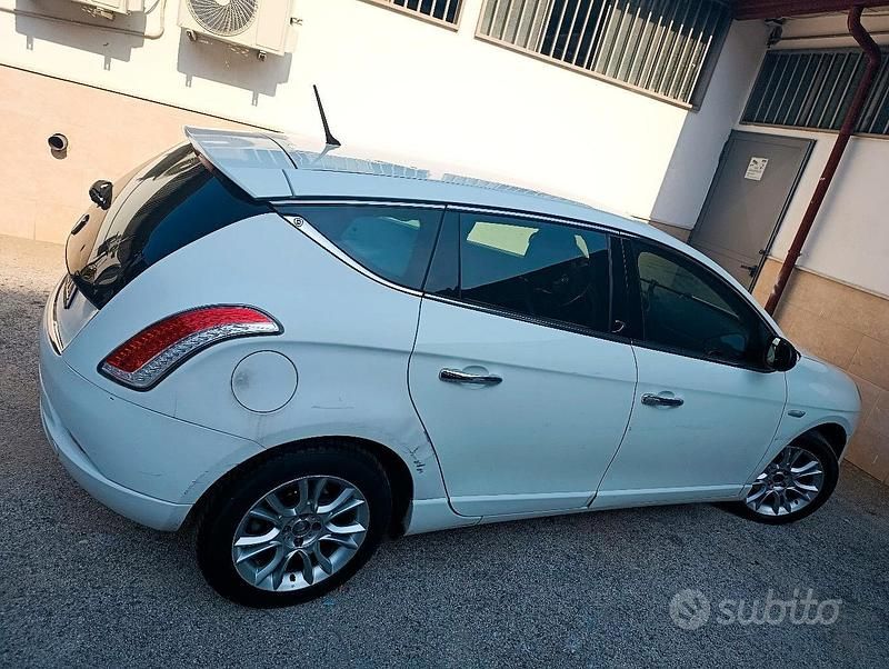Usata Lancia Delta 90 CV (66 kW) 2012 Bianco Utilitaria