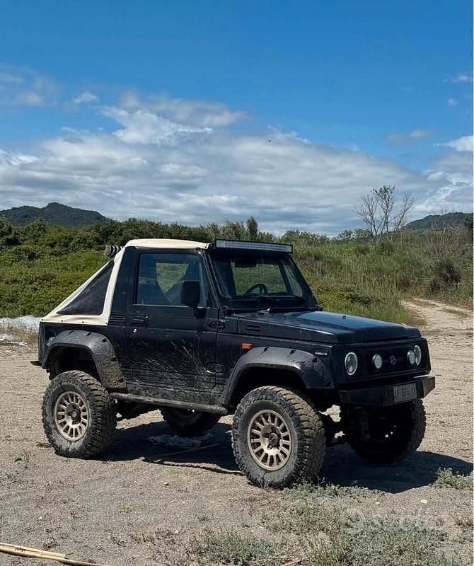 Nero Usata 1998 Suzuki Samurai SUV | 5499 € (Ottimo prezzo) - Immagine 1/4