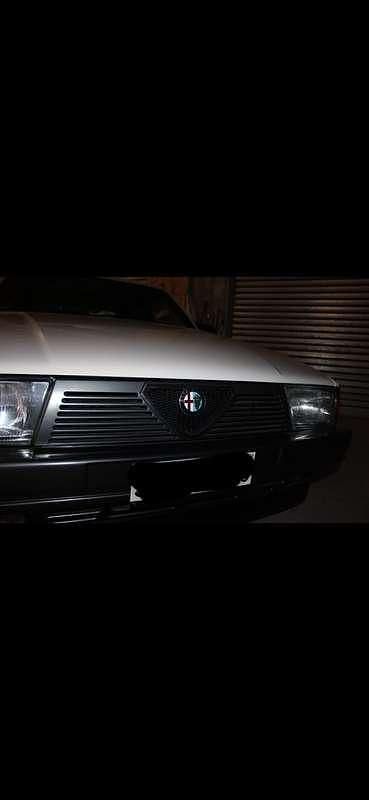Usata Alfa Romeo 75 110 CV (80 kW) 1986 Bianco Berlina