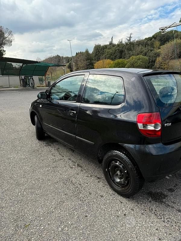 Usata VW Fox 70 CV (51 kW) 2006 Nero Utilitaria